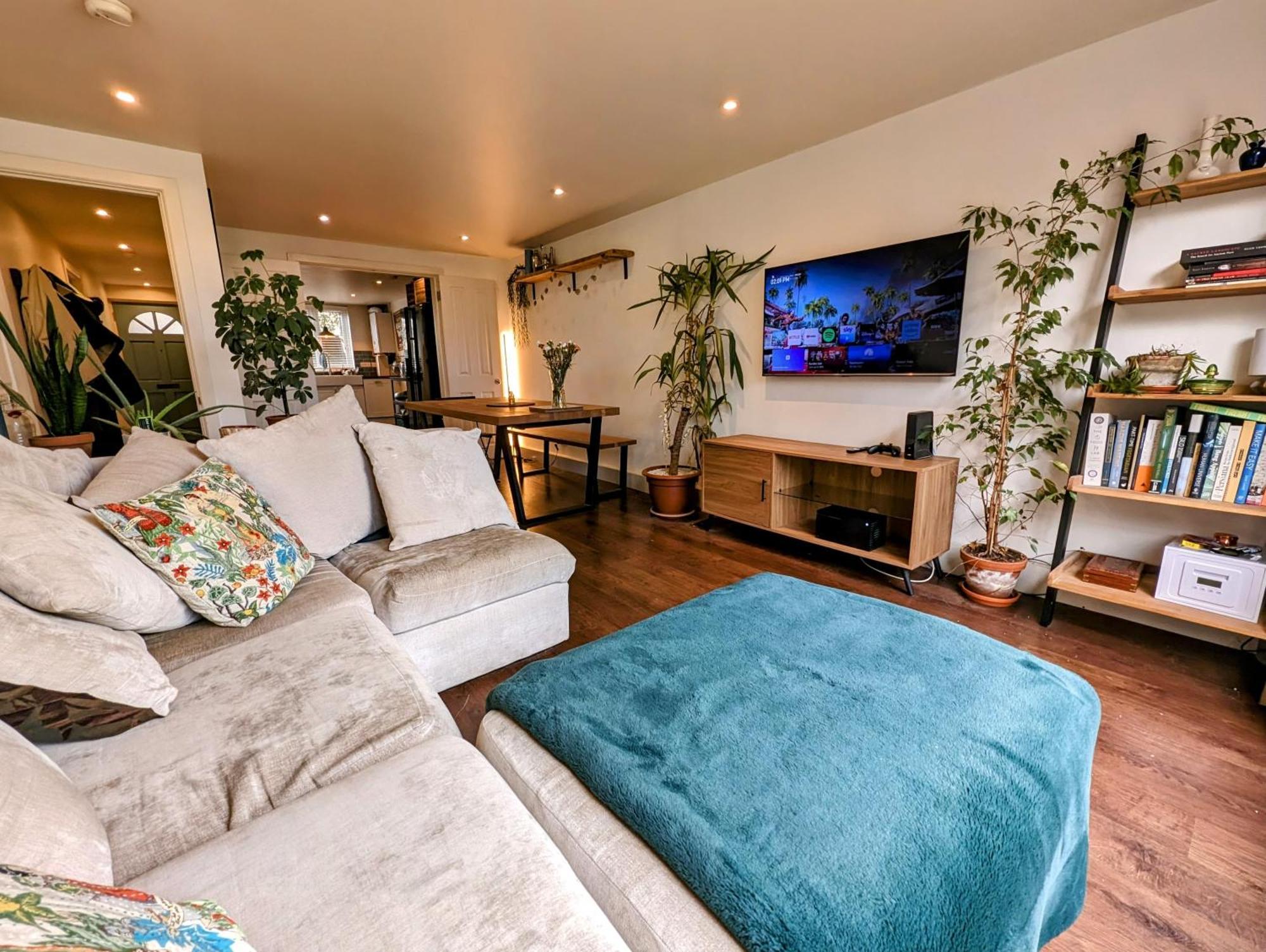 Modern Well Presented Apartment With Garden Londen Buitenkant foto