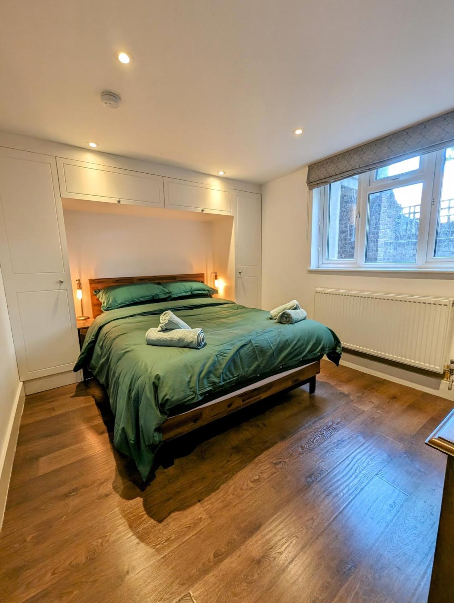 Modern Well Presented Apartment With Garden Londen Buitenkant foto